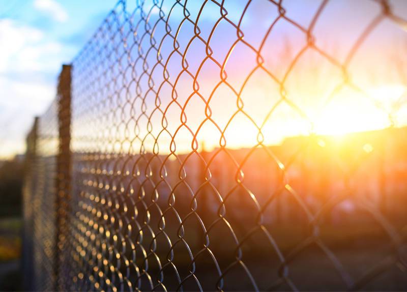 the ways to solve the rust problem of the chain link fence