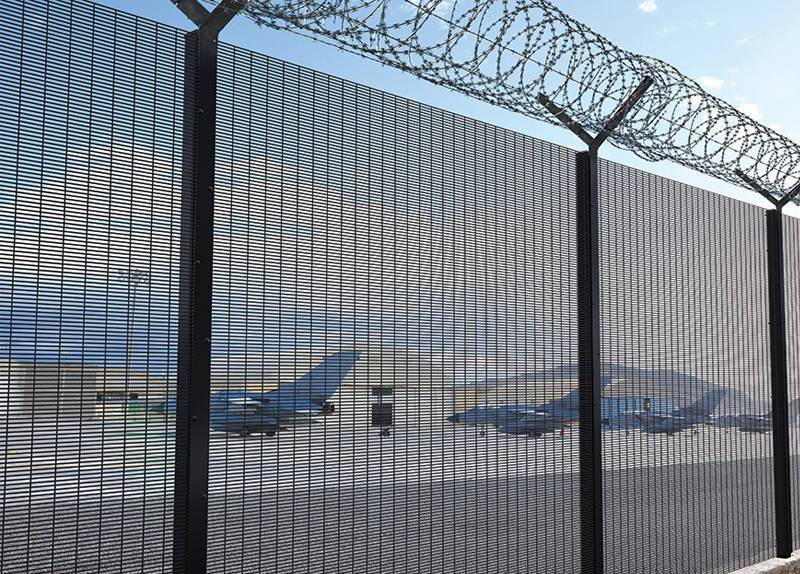 Installation precautions for airport fences